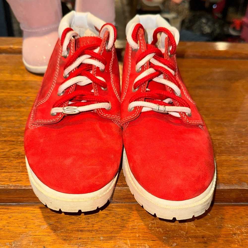 Kids sketcher boots size 5